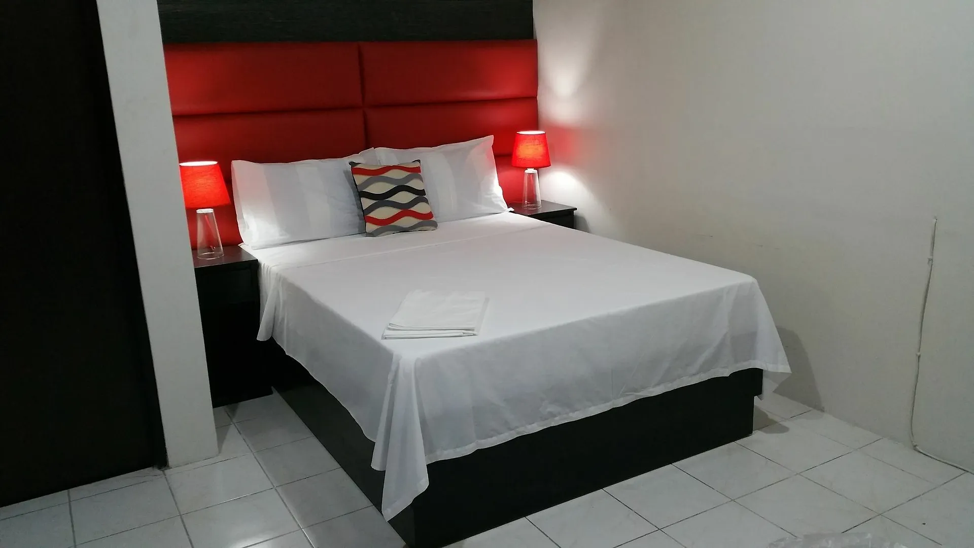 Luxury Suites A Angeles Hotel